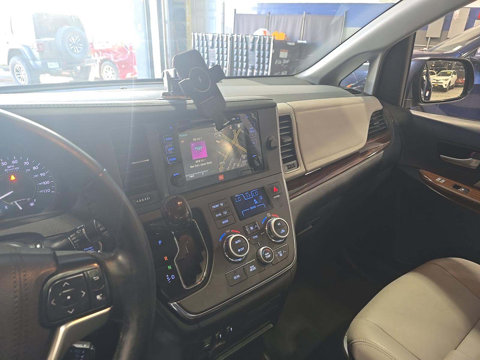TOYOTA SIENNA - 10