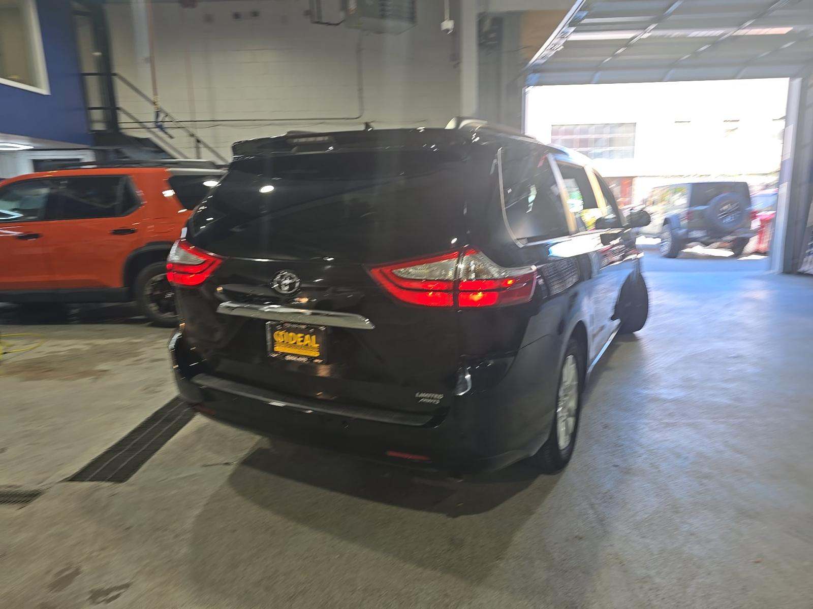 TOYOTA SIENNA - 3