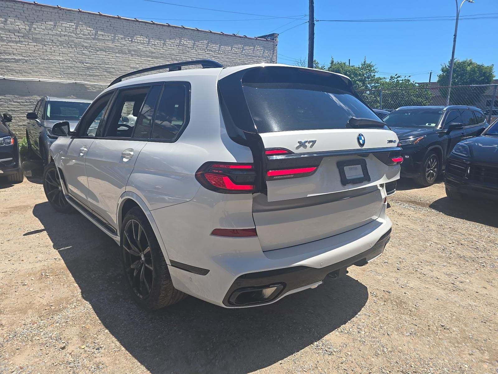2025 BMW X7 xDrive40i AWD
