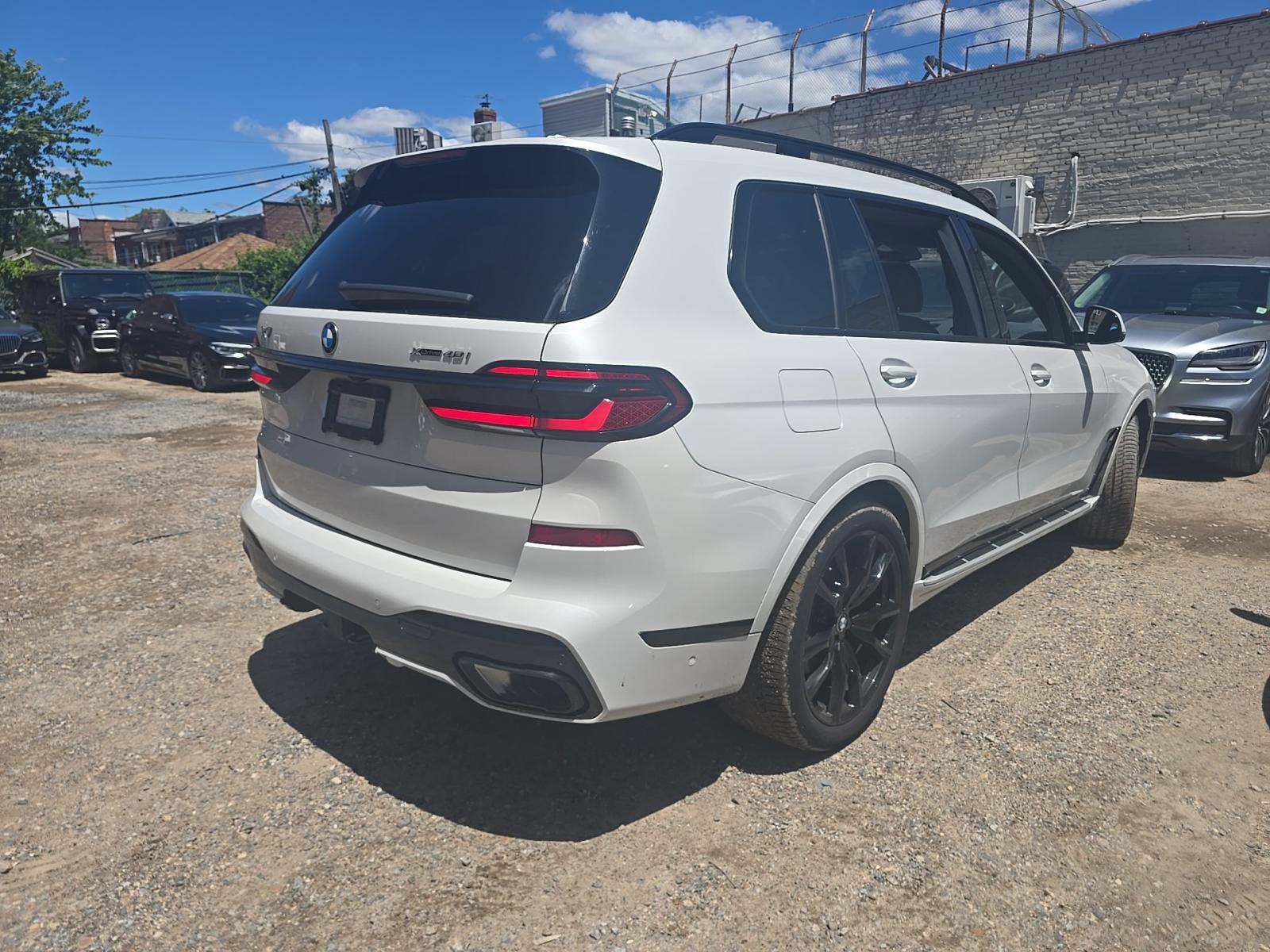 2025 BMW X7 xDrive40i AWD