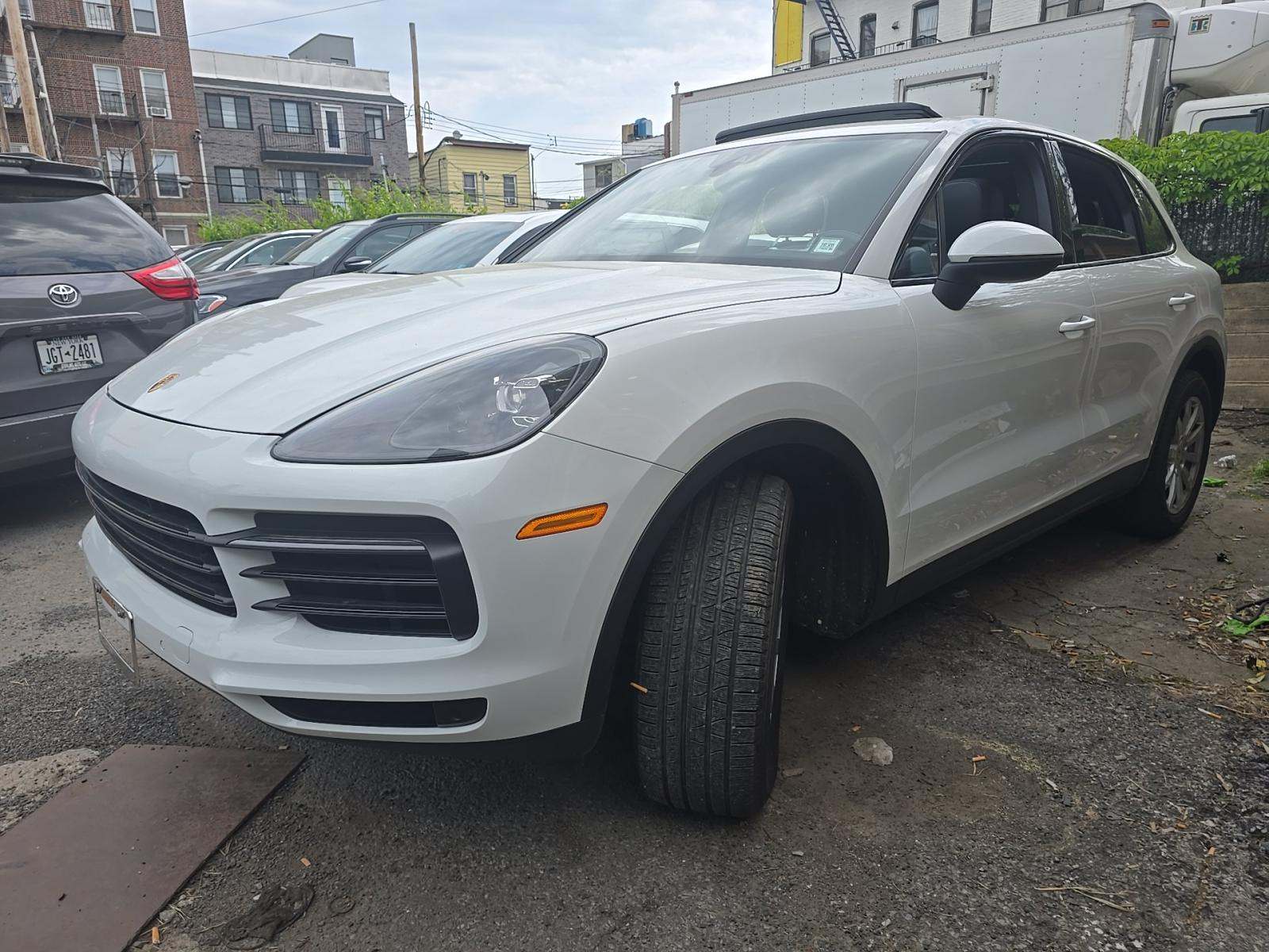 PORSCHE CAYENNE - 1