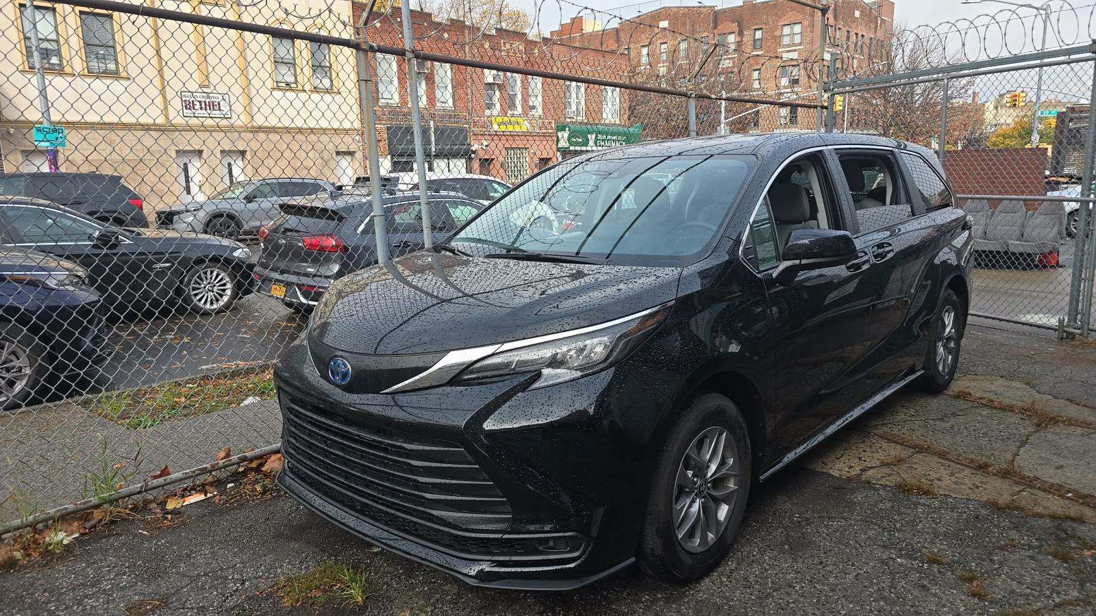 2024 Toyota Sienna LE 8-Passenger 120.5