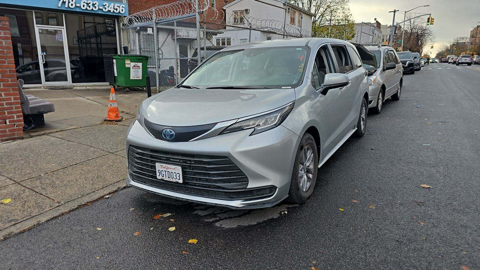 2023 Toyota Sienna LE 8-Passenger 120.5