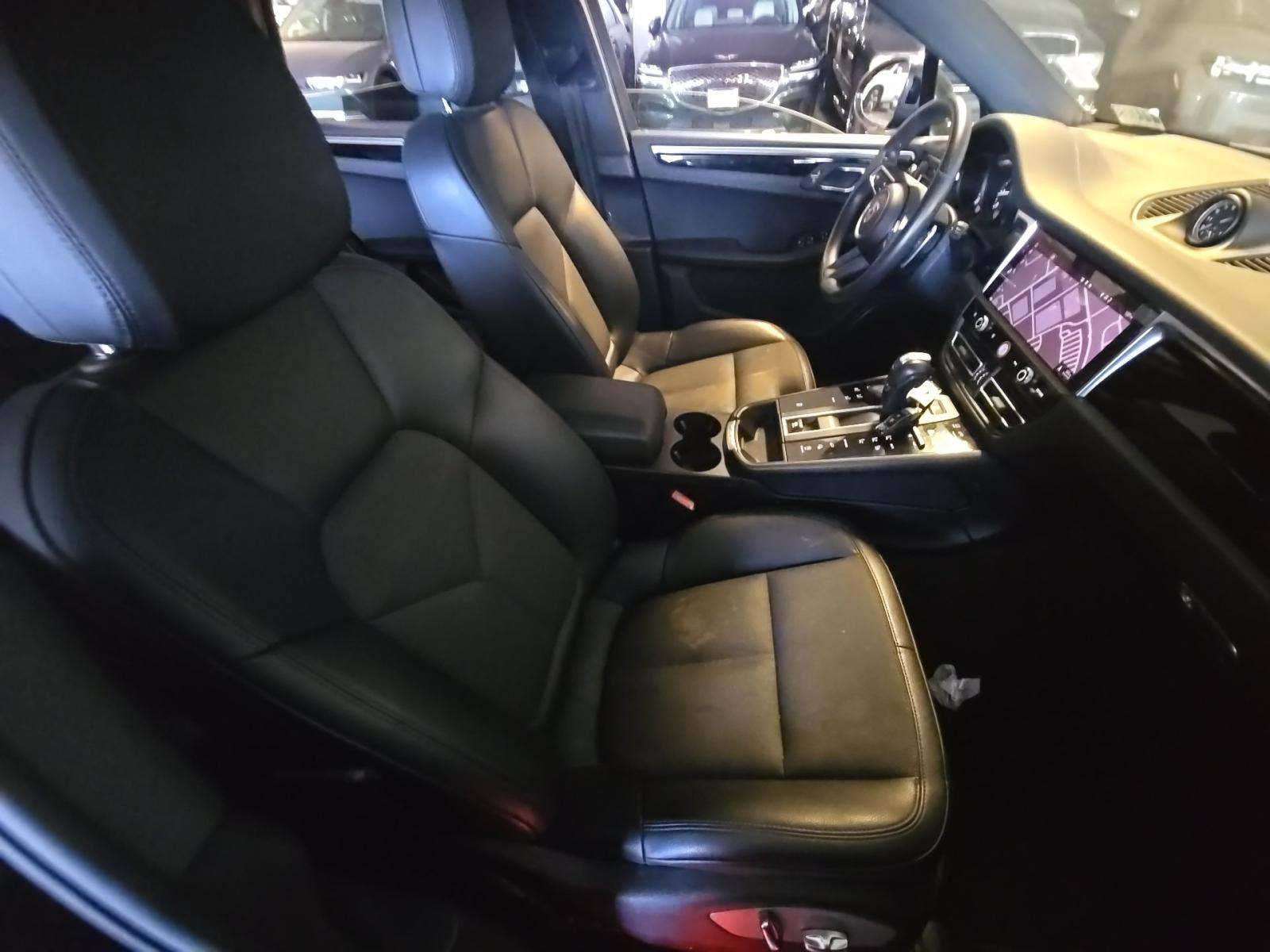 2022 Porsche Macan Base AWD