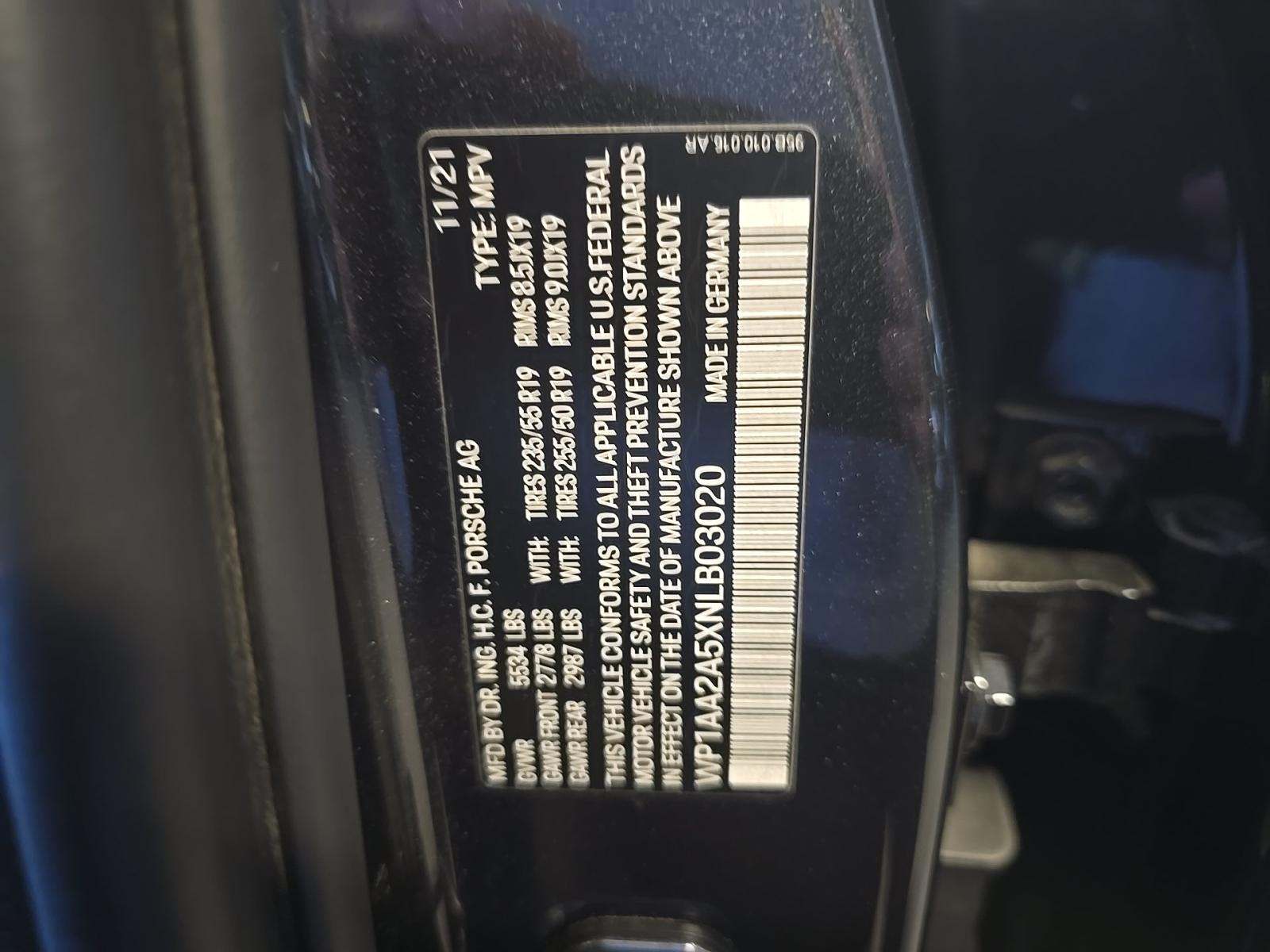 2022 Porsche Macan Base AWD