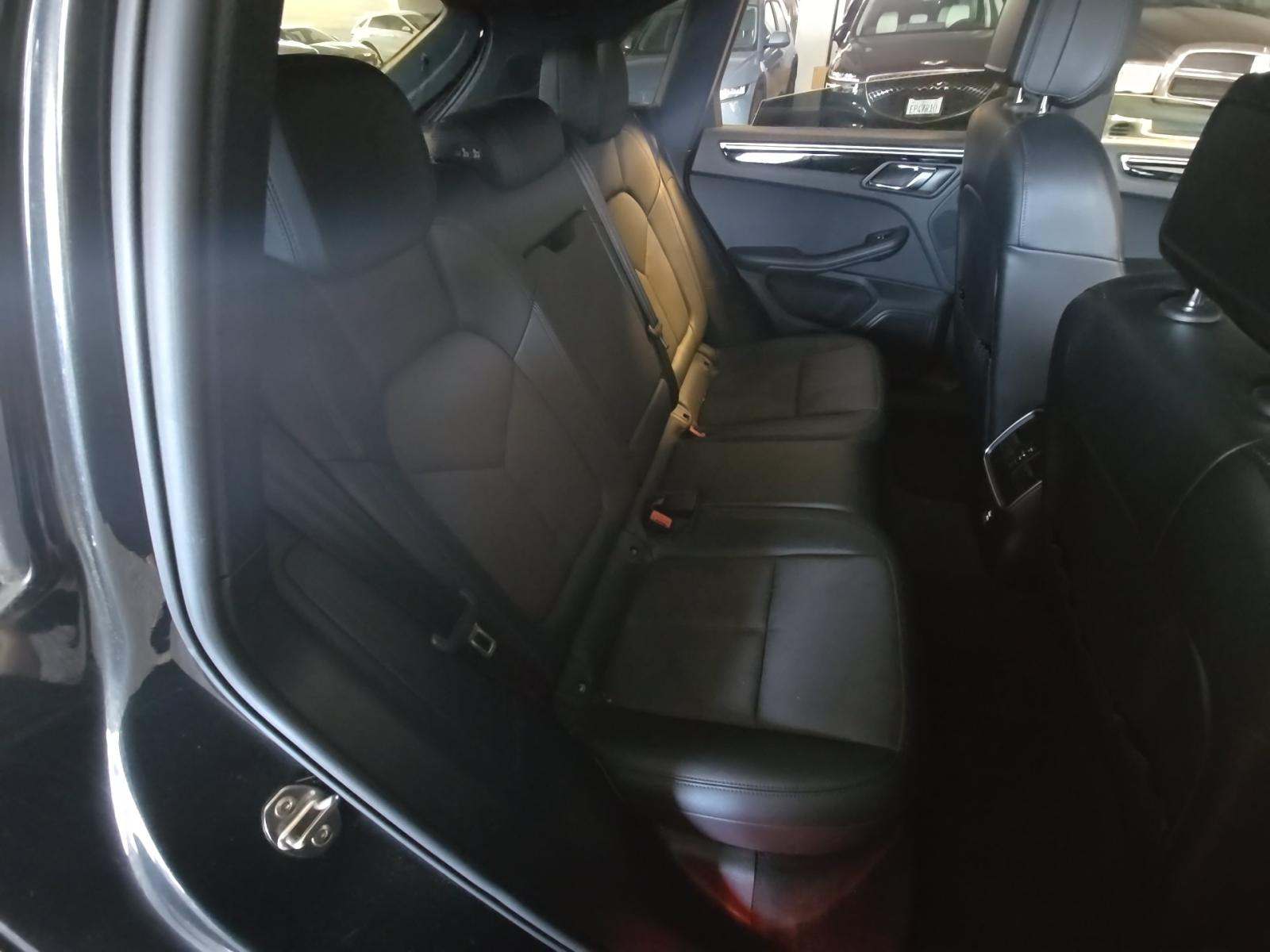 2022 Porsche Macan Base AWD