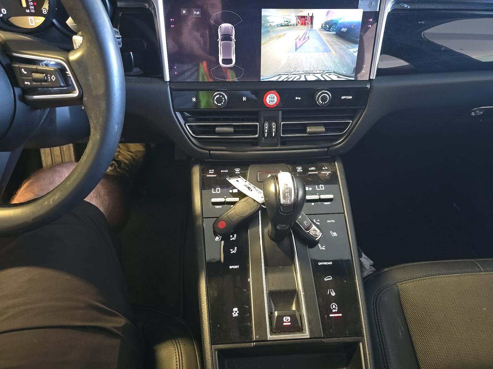 2022 Porsche Macan Base AWD