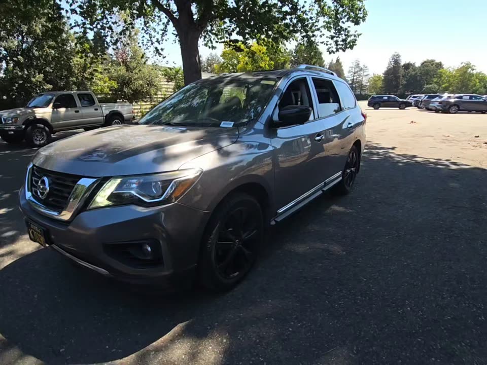 2017 Nissan Pathfinder Platinum FWD