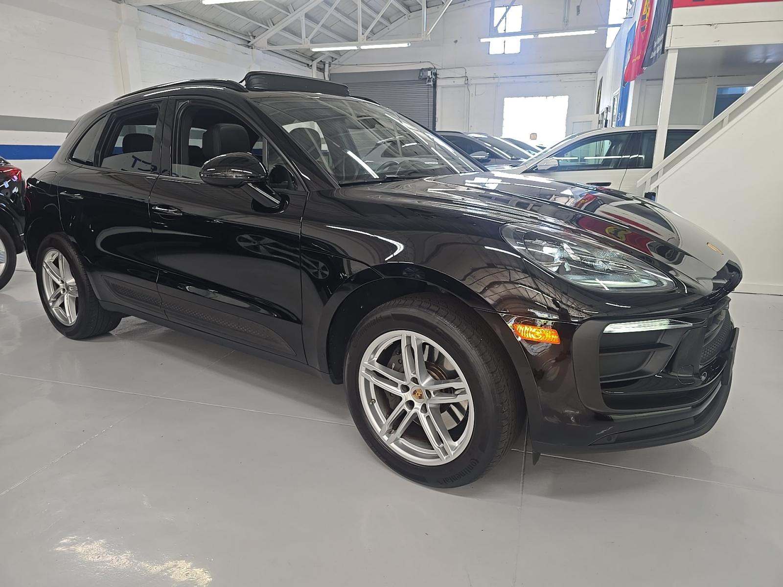 2023 Porsche Macan Base AWD