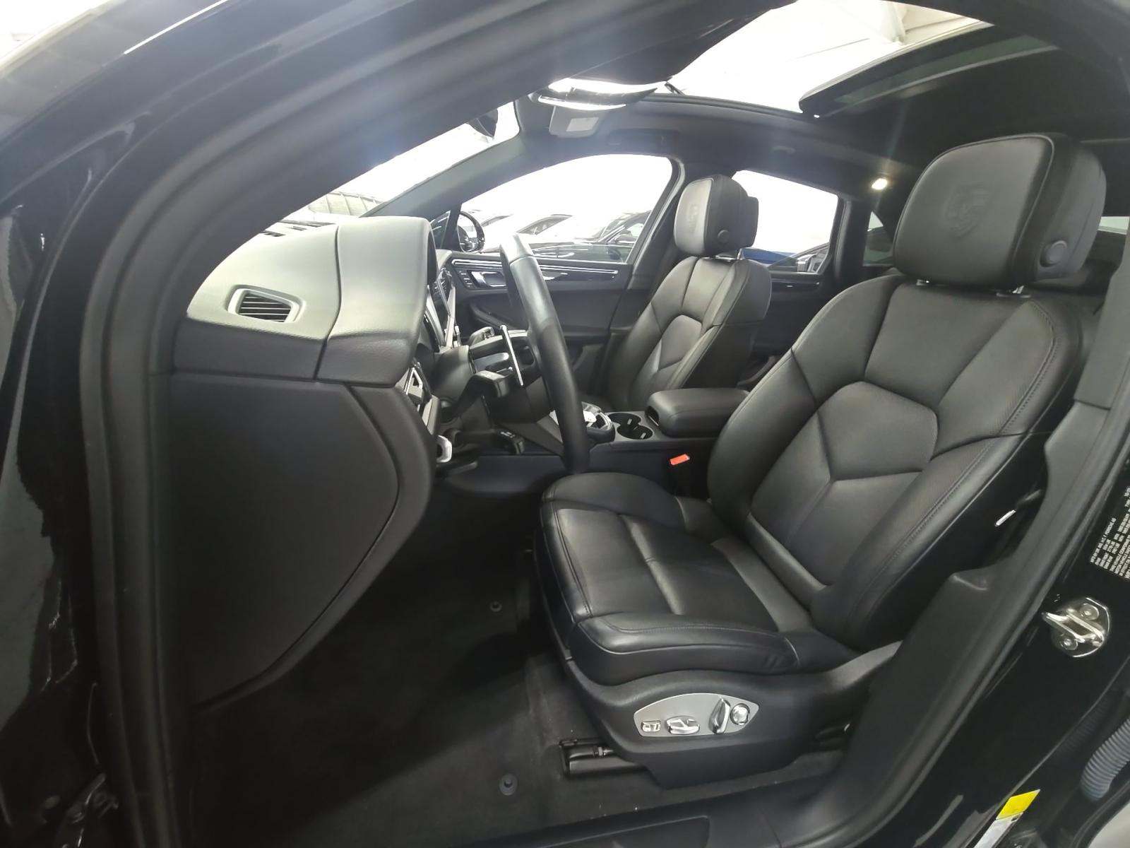 2023 Porsche Macan Base AWD
