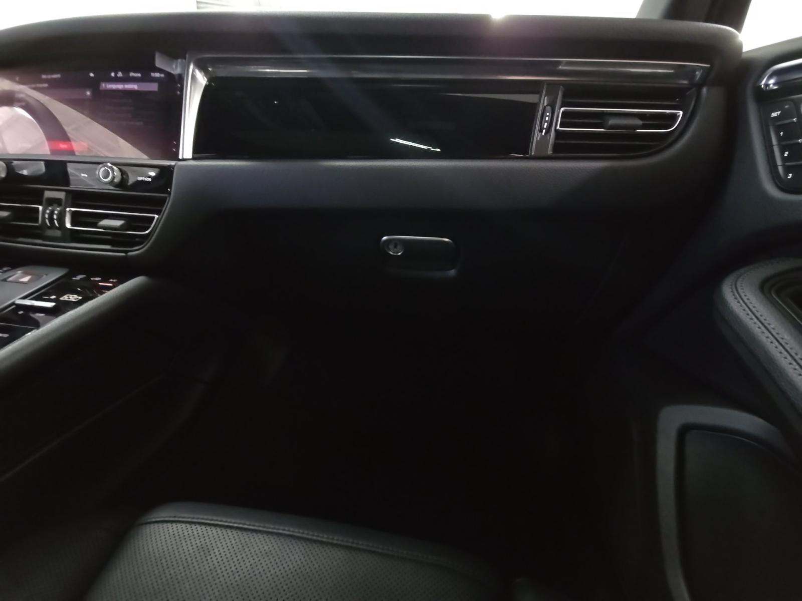 2023 Porsche Macan Base AWD