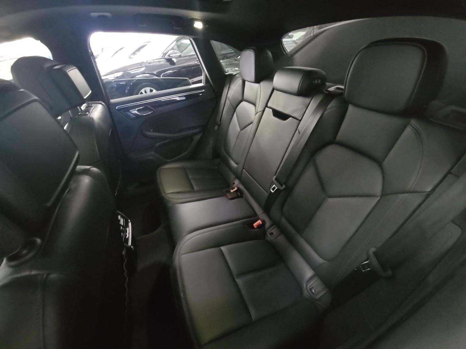 2023 Porsche Macan Base AWD