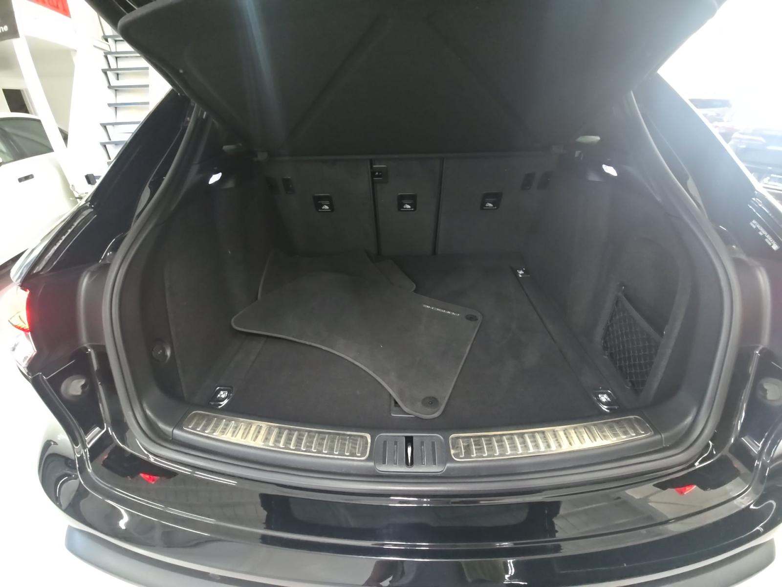 2023 Porsche Macan Base AWD