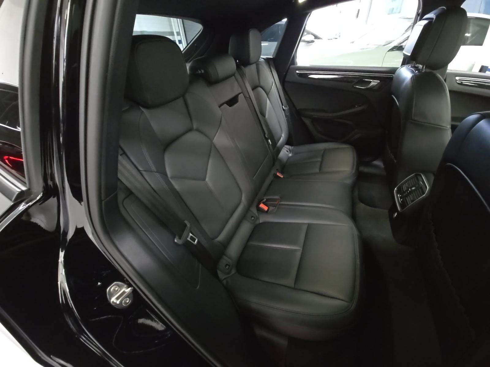 2023 Porsche Macan Base AWD