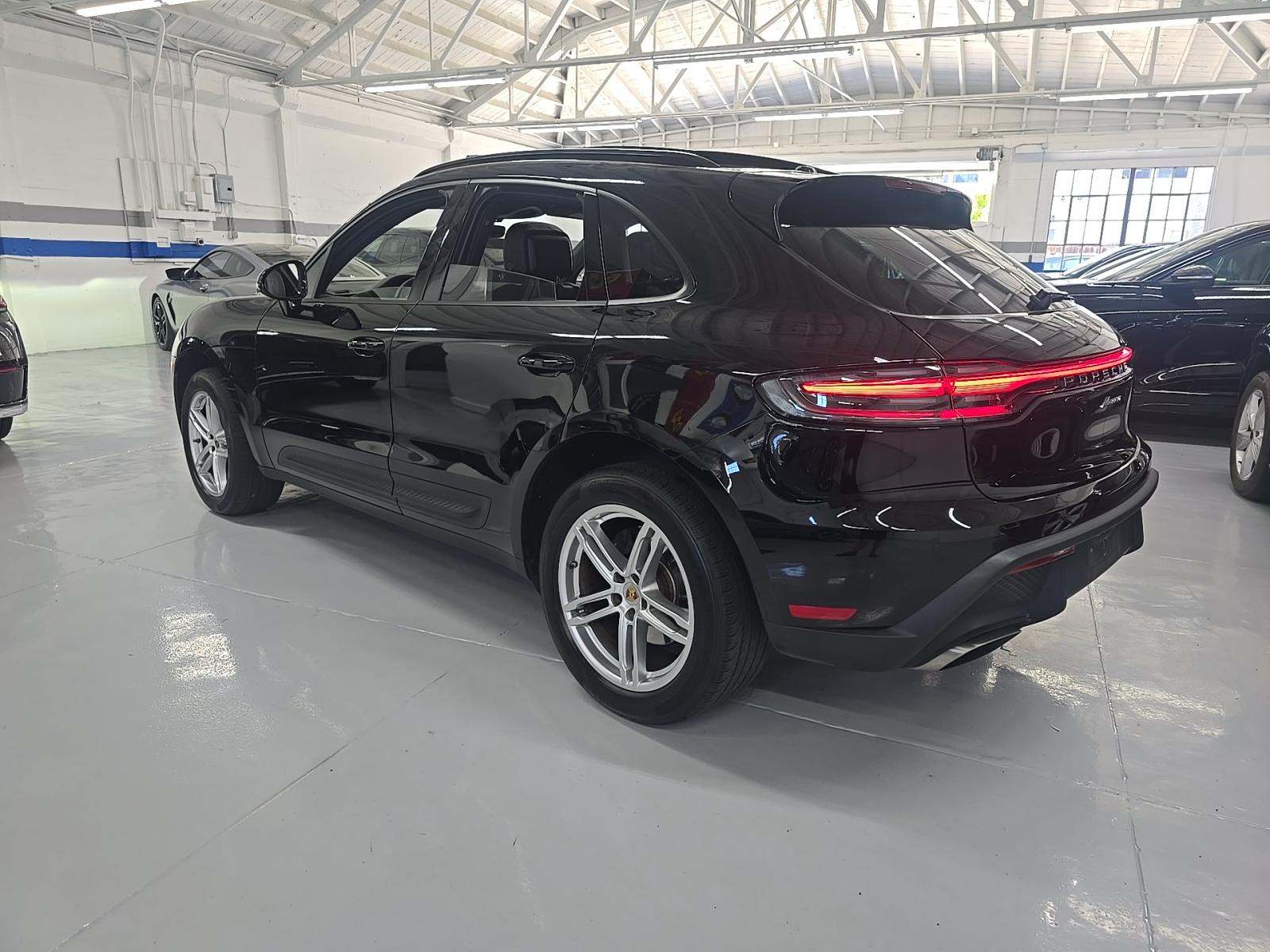 2023 Porsche Macan Base AWD