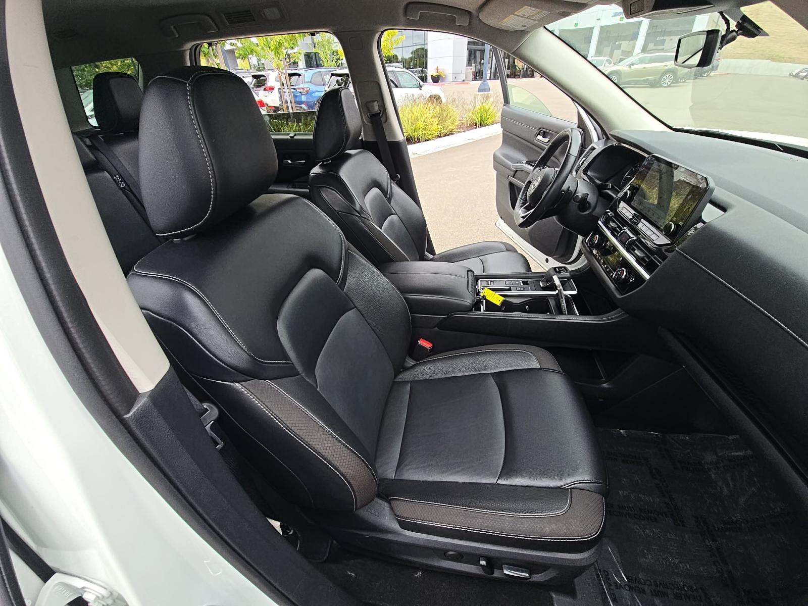2023 Nissan Pathfinder SL FWD