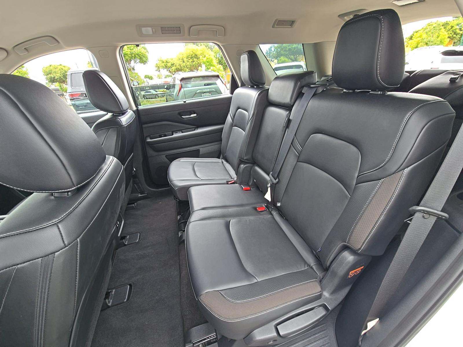 2023 Nissan Pathfinder SL FWD