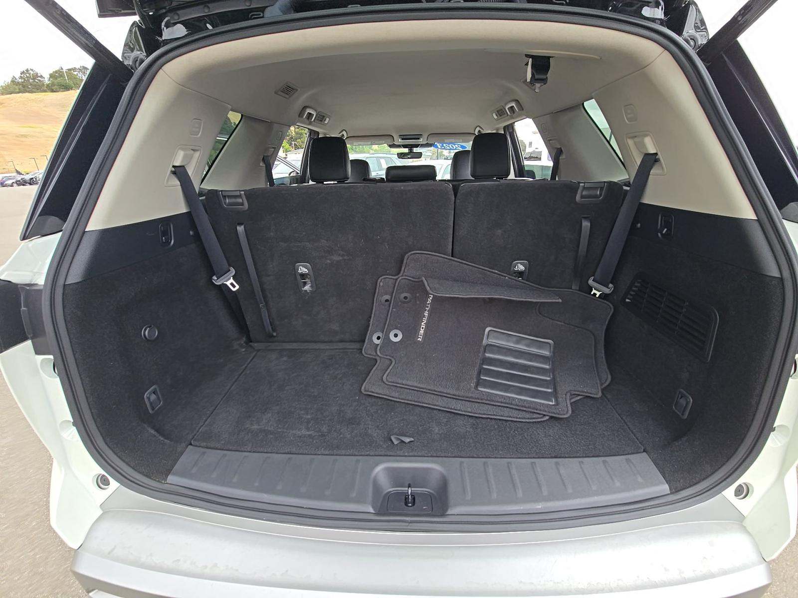 2023 Nissan Pathfinder SL FWD