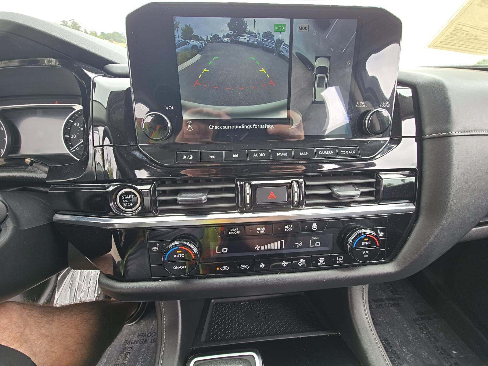 2023 Nissan Pathfinder SL FWD
