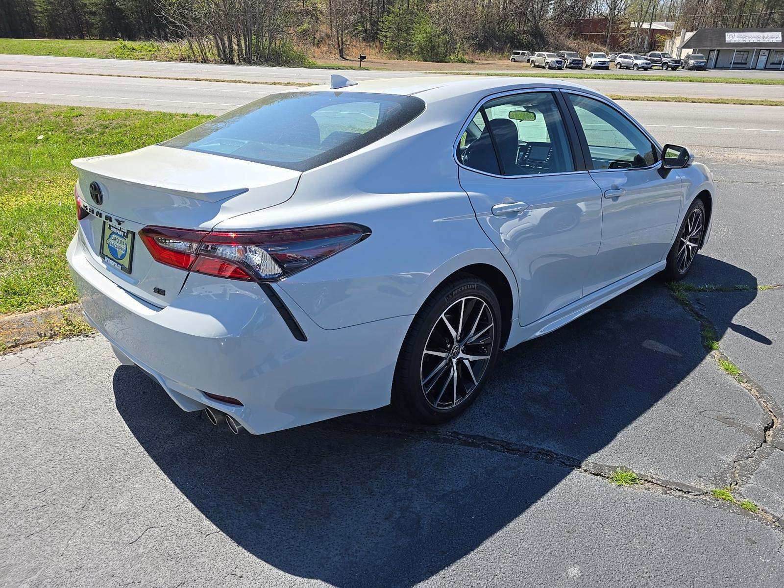 2023 Toyota Camry SE FWD