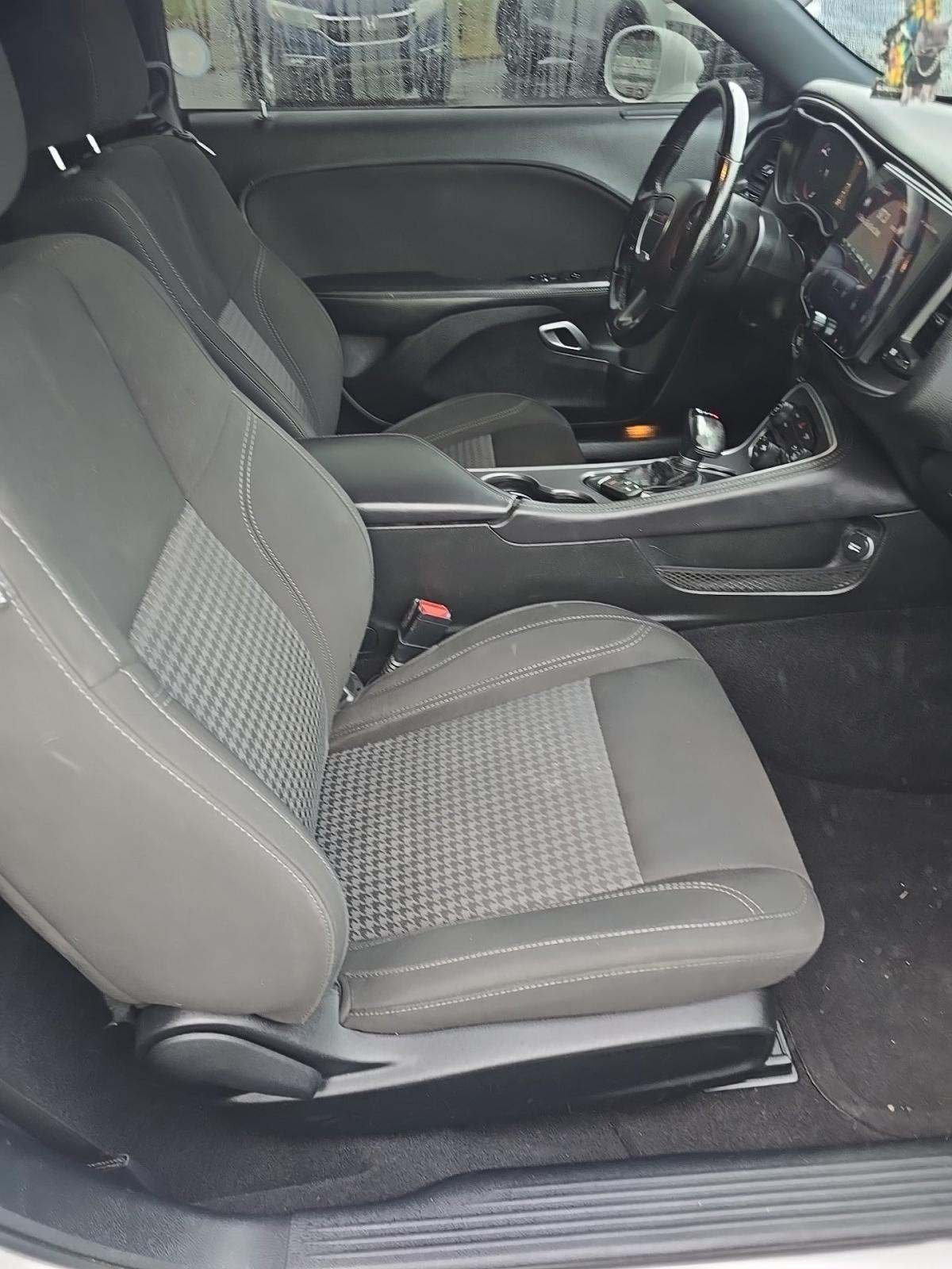 2020 Dodge Challenger SXT RWD