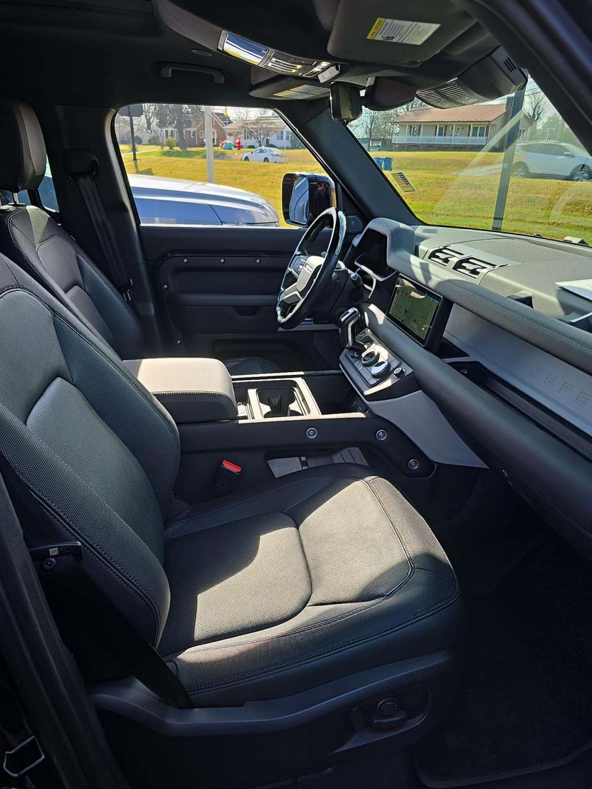 2024 Land Rover Defender 110 X-Dynamic SE AWD