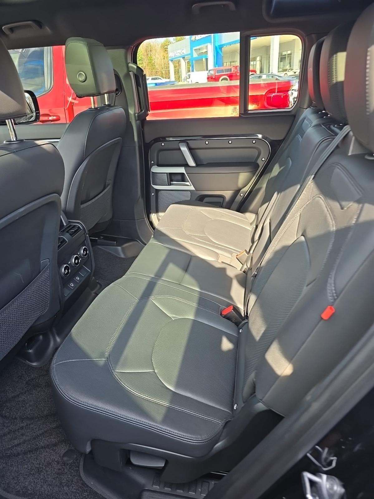 2024 Land Rover Defender 110 X-Dynamic SE AWD