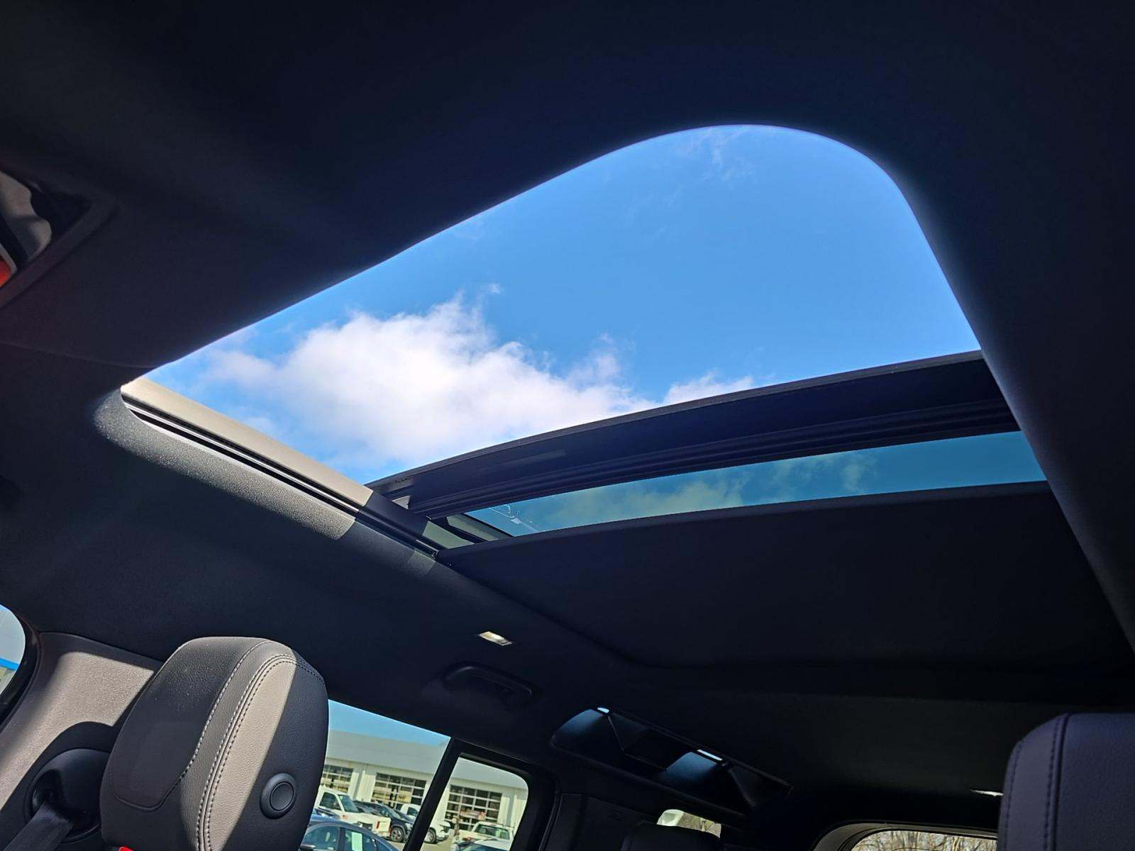 2024 Land Rover Defender 110 X-Dynamic SE AWD