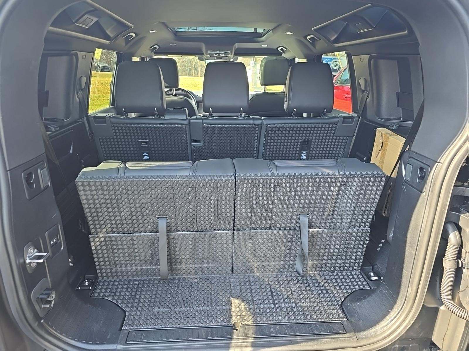 2024 Land Rover Defender 110 X-Dynamic SE AWD