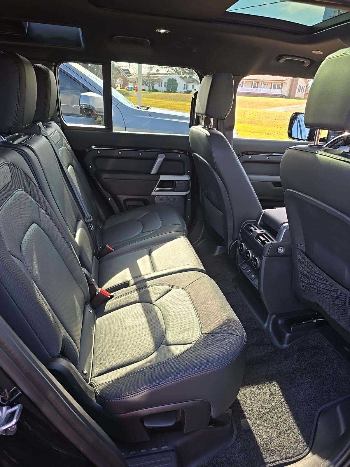 2024 Land Rover Defender 110 X-Dynamic SE AWD