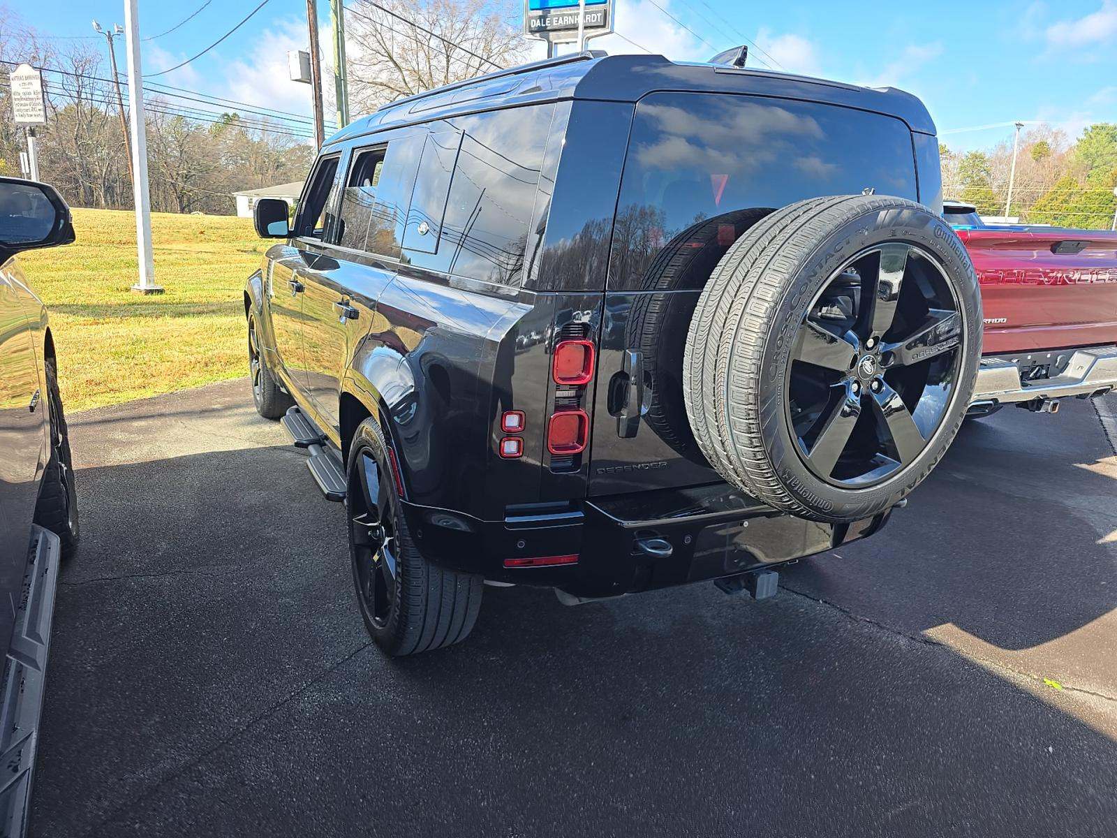 2024 Land Rover Defender 110 X-Dynamic SE AWD