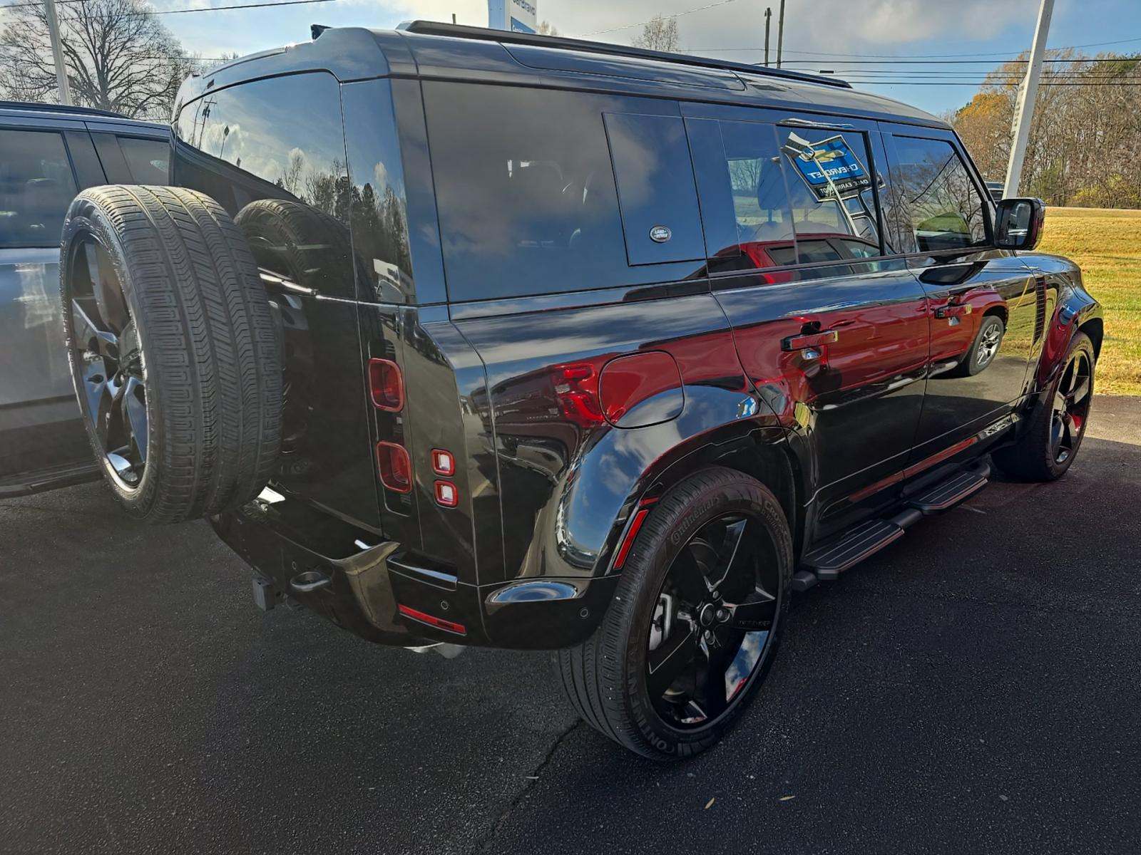 2024 Land Rover Defender 110 X-Dynamic SE AWD