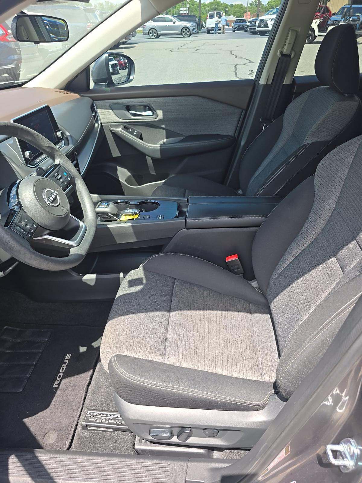 2022 Nissan Rogue SV FWD
