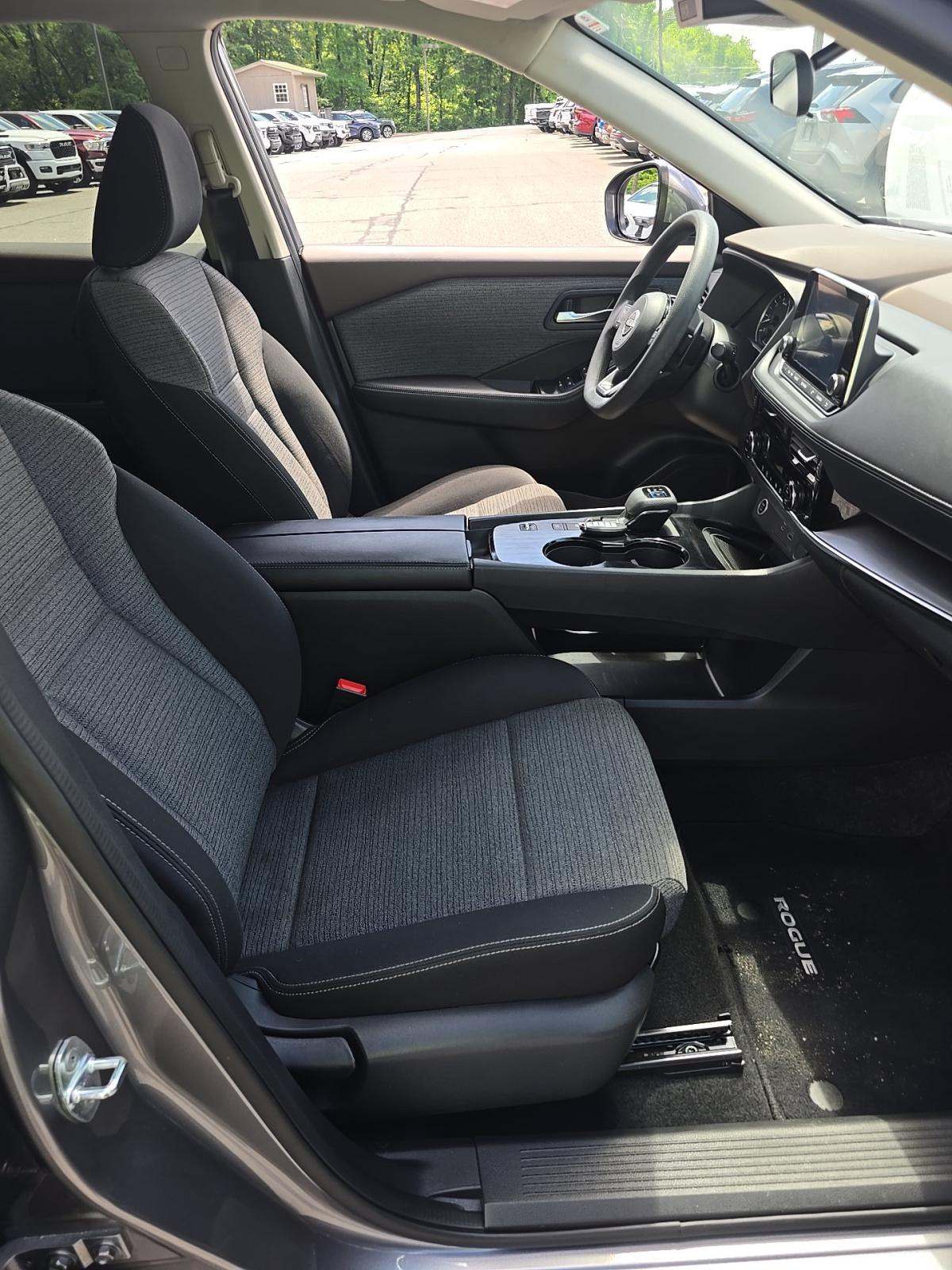 2022 Nissan Rogue SV FWD