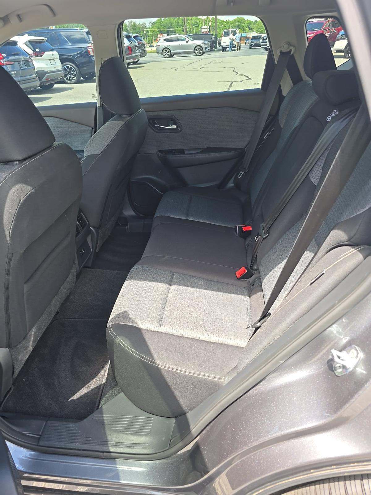 2022 Nissan Rogue SV FWD