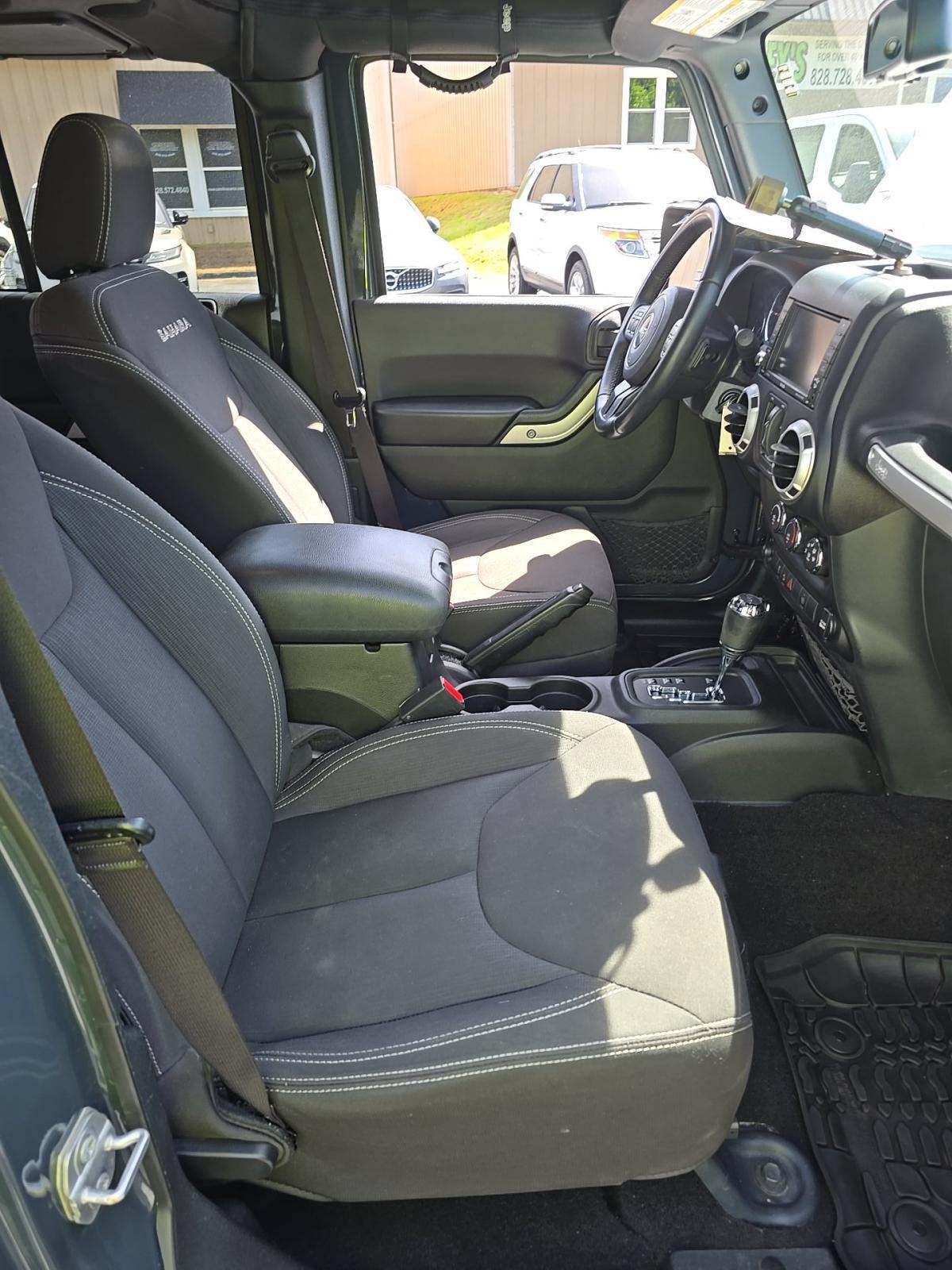 2017 Jeep Wrangler Unlimited Sahara AWD