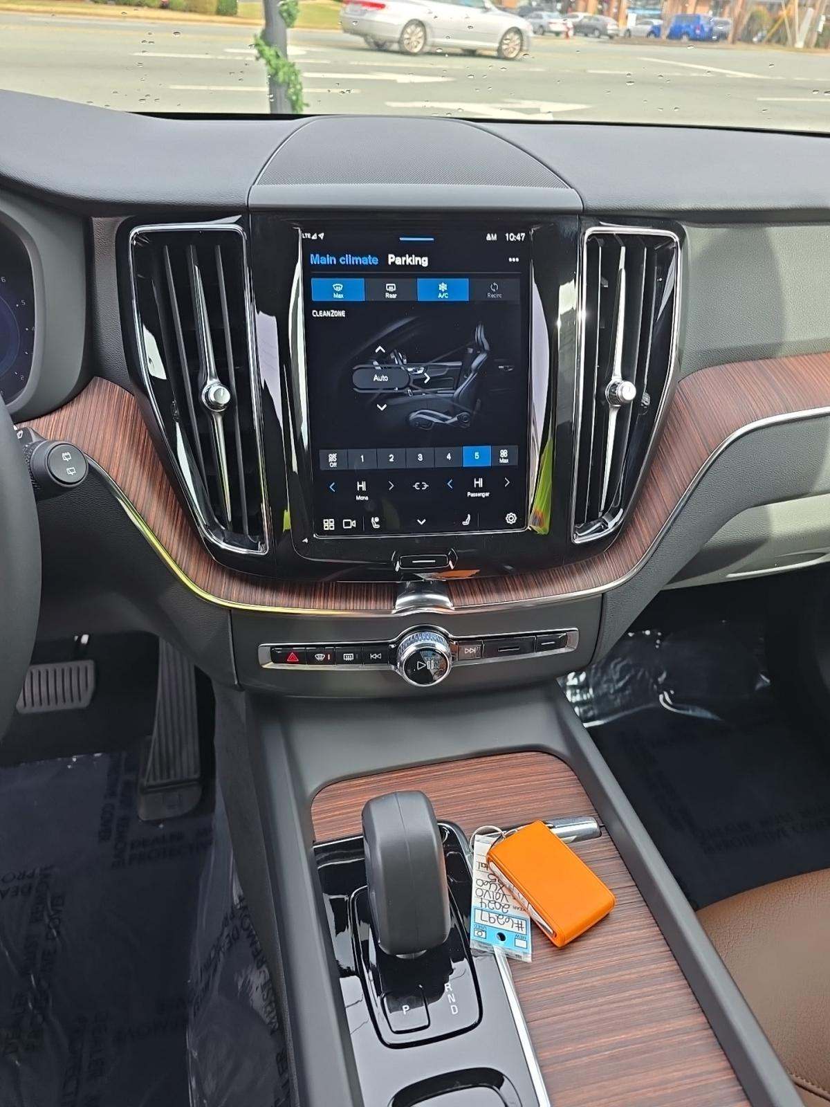 2024 Volvo XC60 B5 Plus AWD