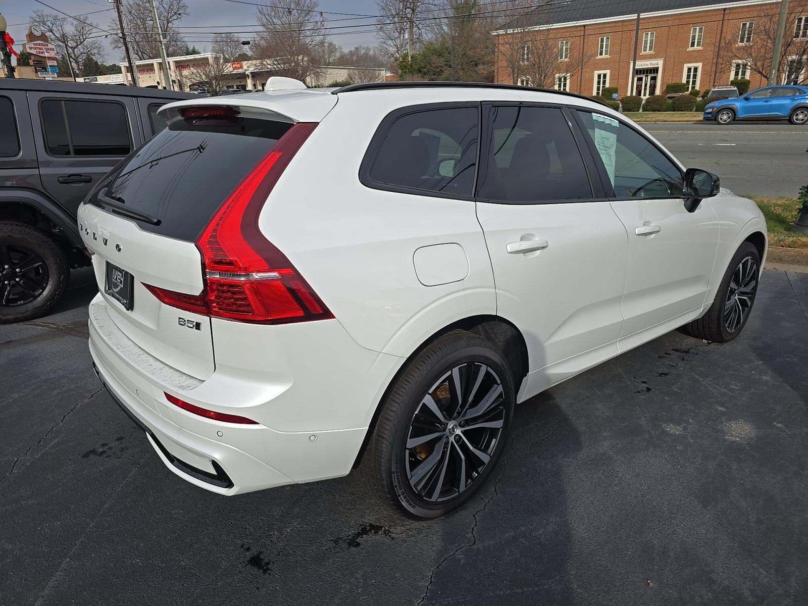 2024 Volvo XC60 B5 Plus AWD