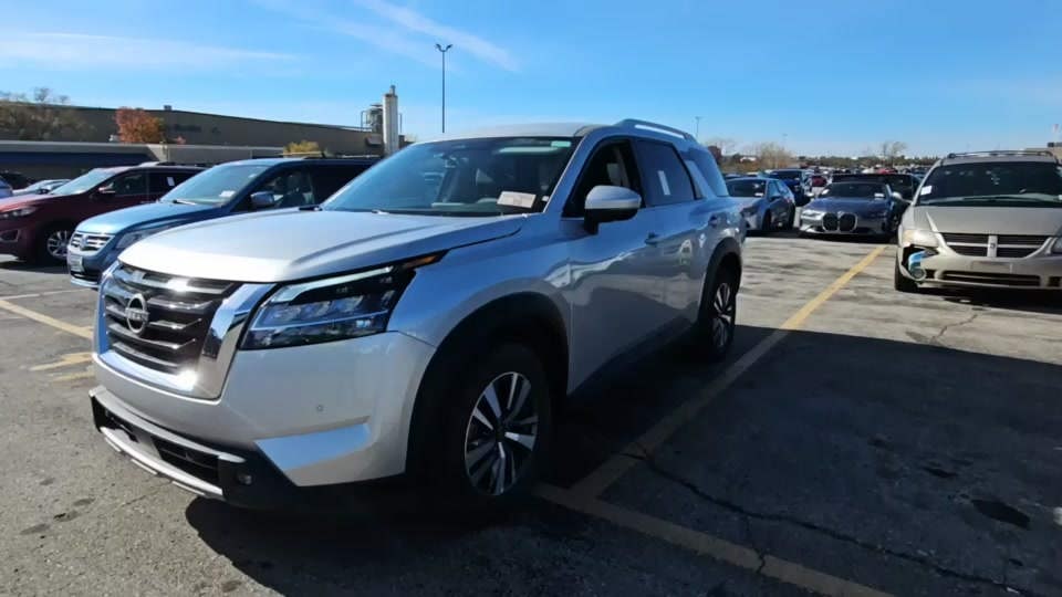 2023 Nissan Pathfinder SL