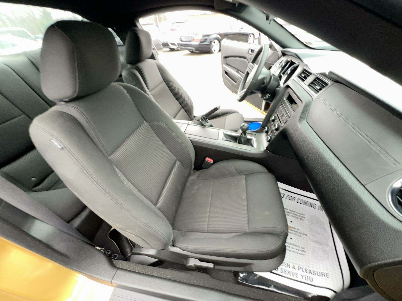 2010 Ford Mustang V6 RWD