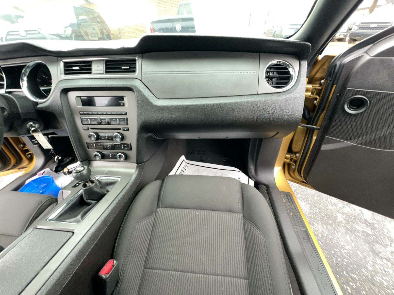2010 Ford Mustang V6 RWD
