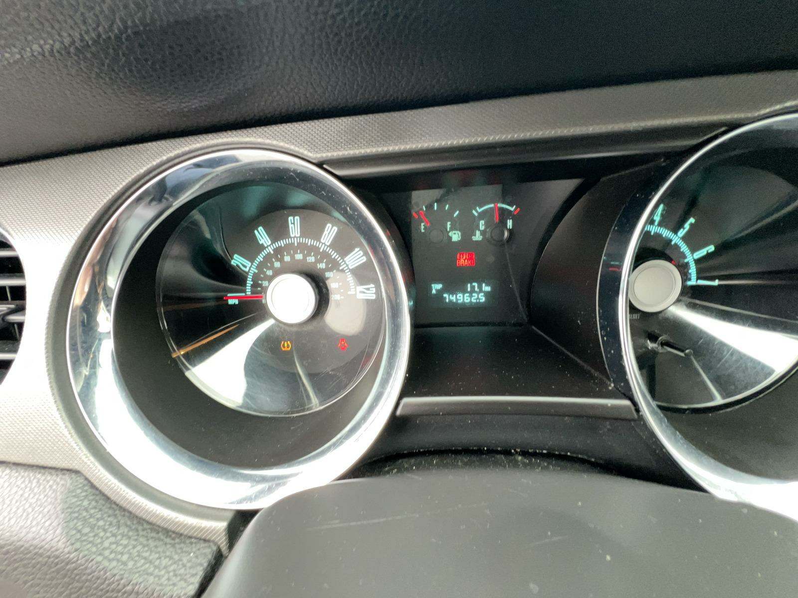 2010 Ford Mustang V6 RWD