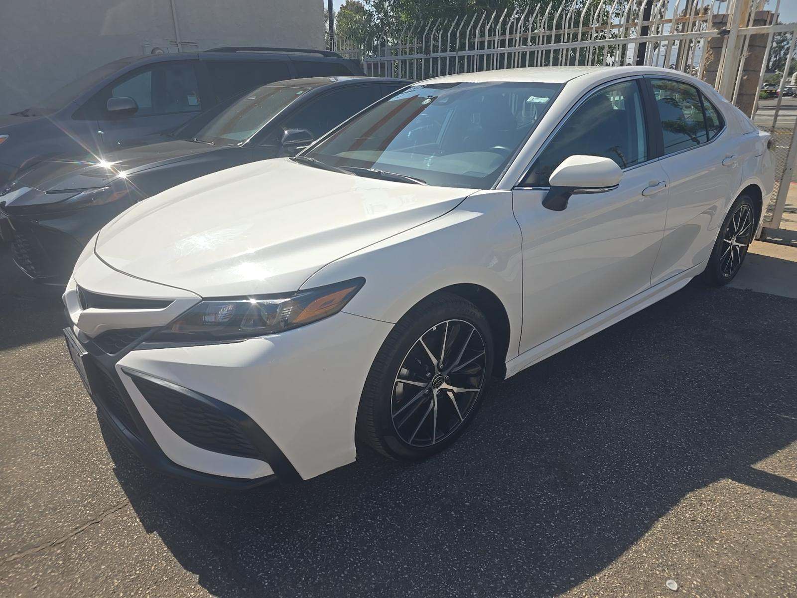 TOYOTA CAMRY - 1