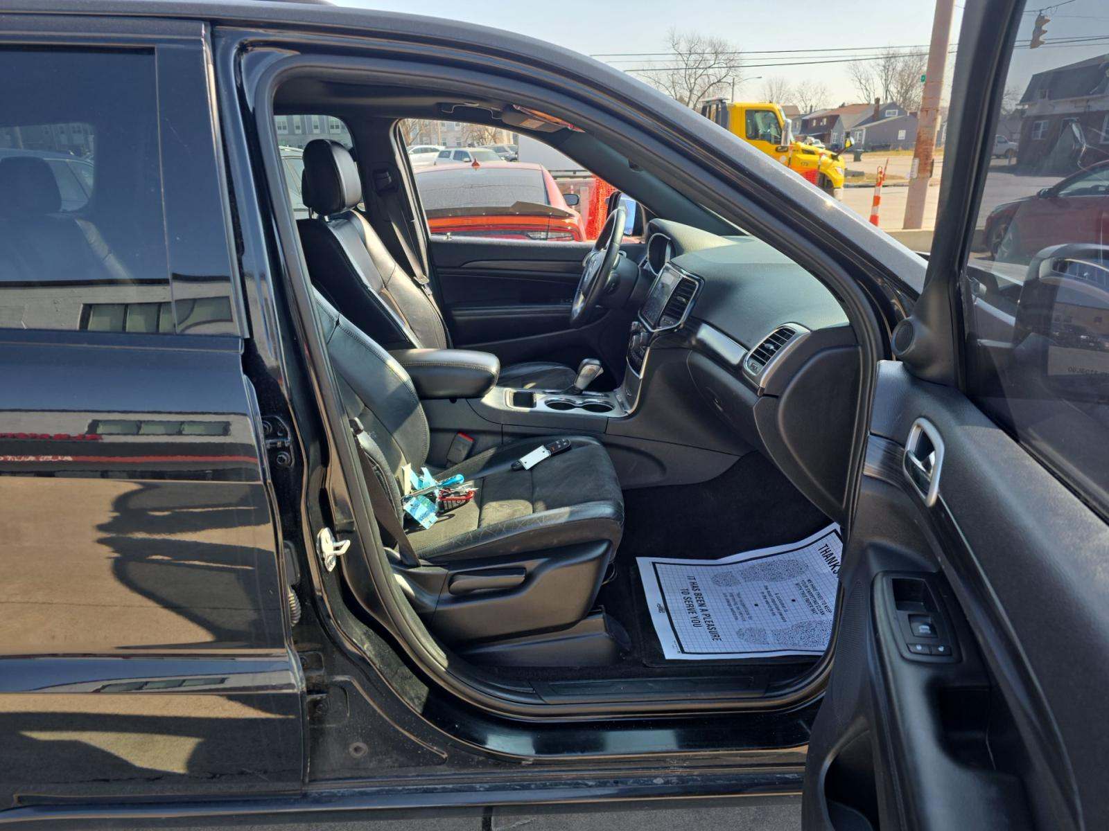 2019 Jeep Grand Cherokee Laredo Altitude Edition AWD