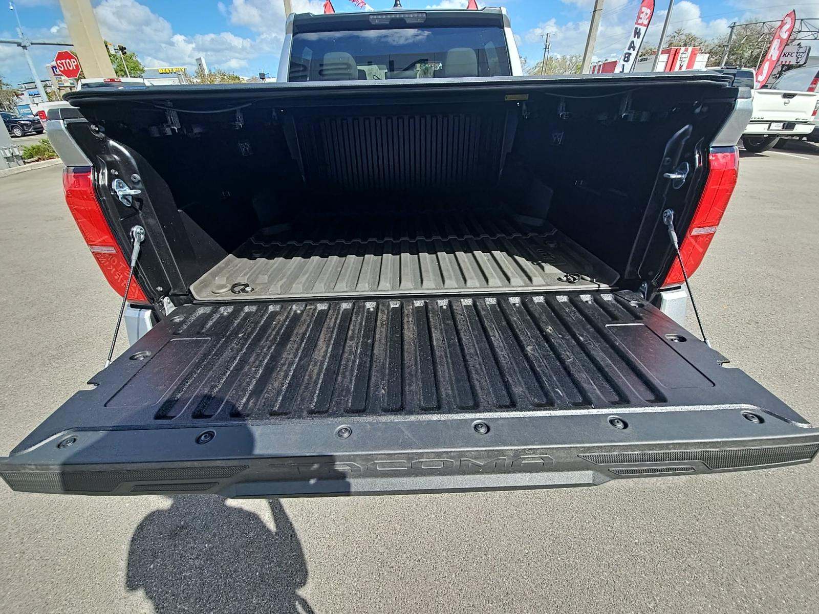 2025 Toyota Tacoma SR5 AWD