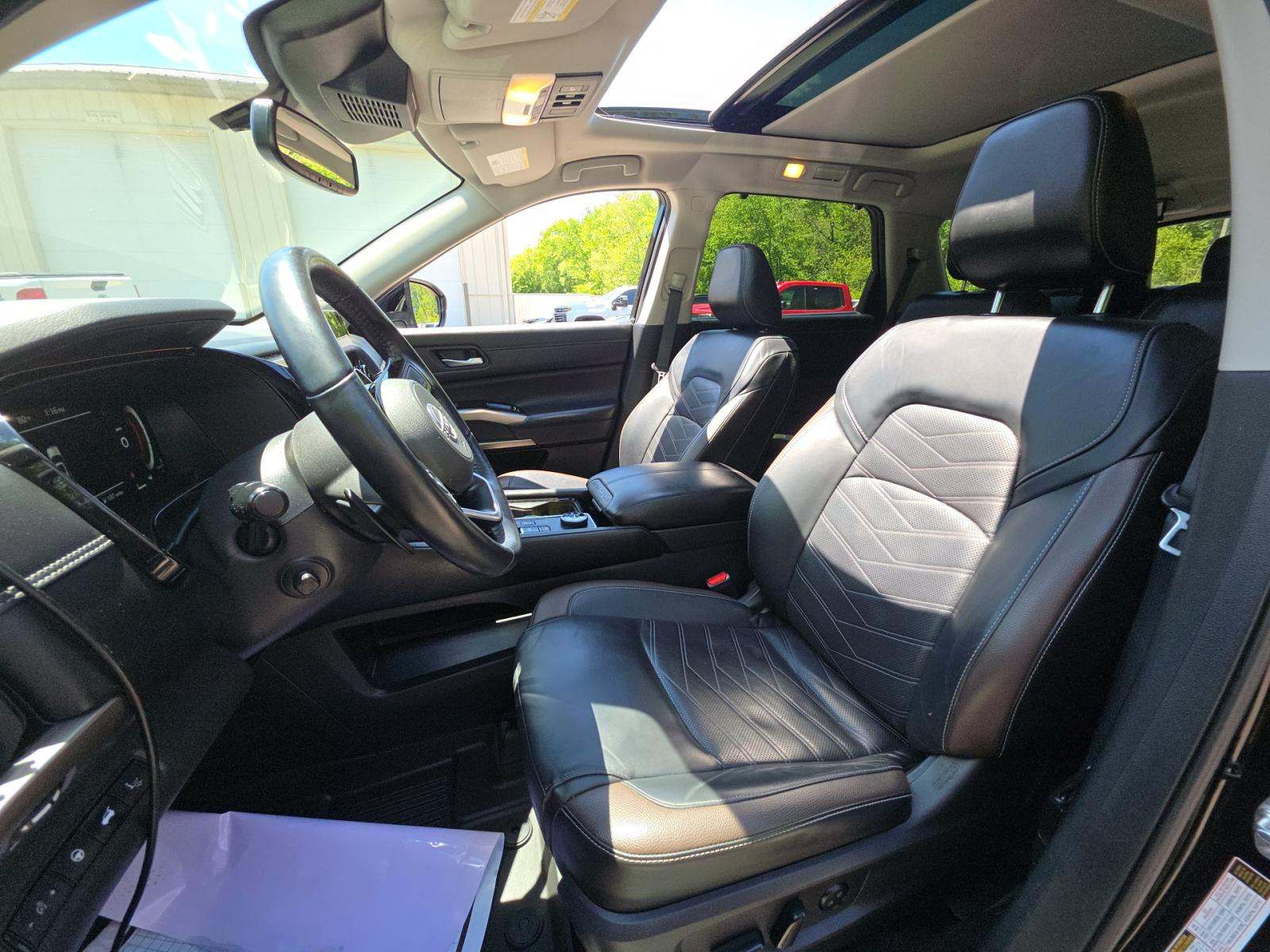 2022 Nissan Pathfinder Platinum AWD