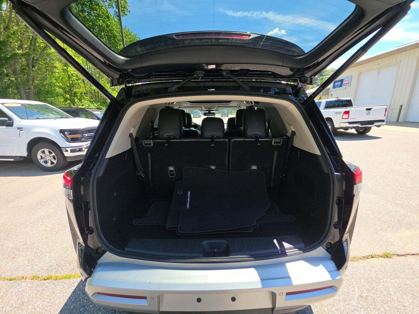 2022 Nissan Pathfinder Platinum AWD