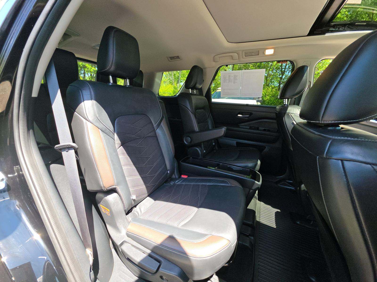 2022 Nissan Pathfinder Platinum AWD