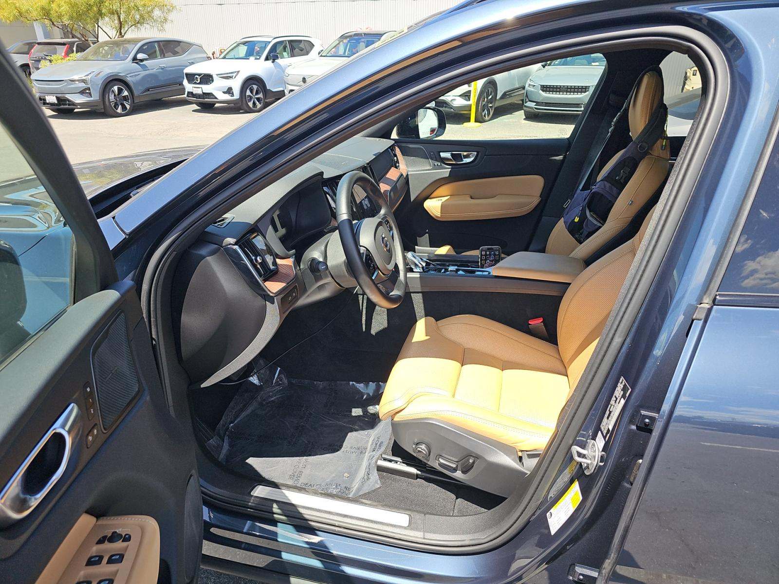 2025 Volvo XC60 Plug-In Hybrid T8 Ultra AWD