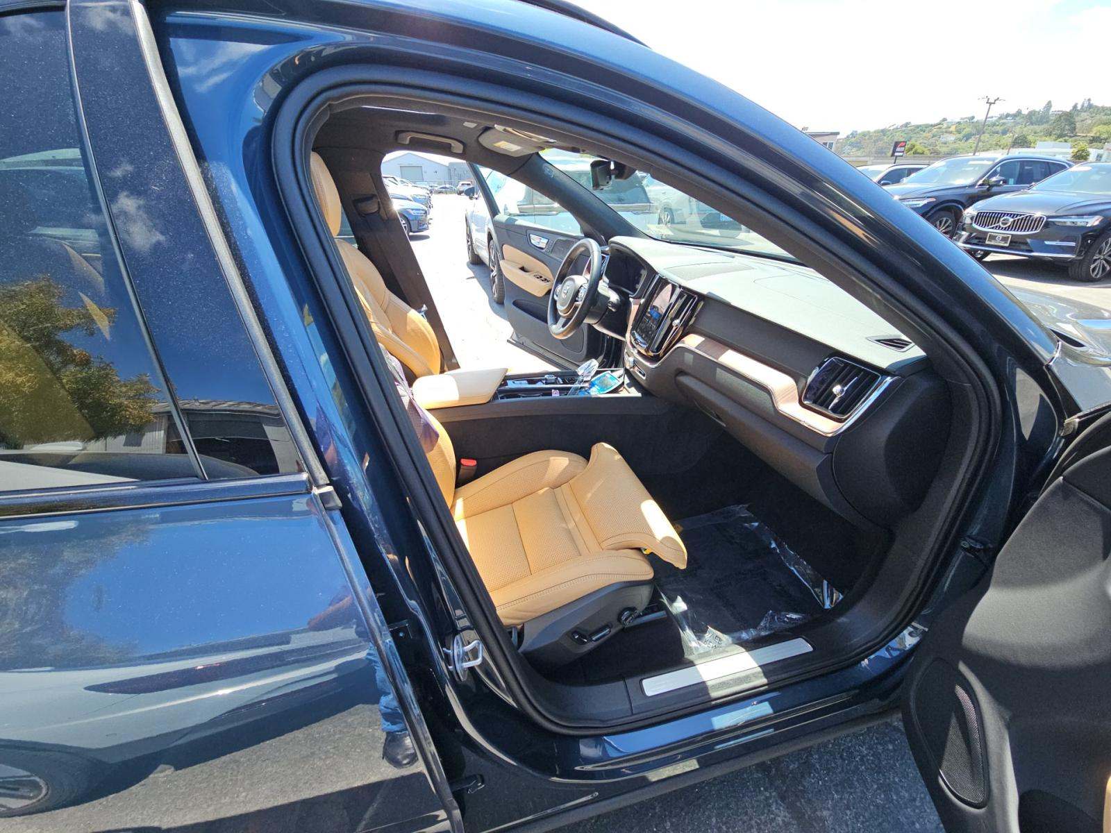2025 Volvo XC60 Plug-In Hybrid T8 Ultra AWD
